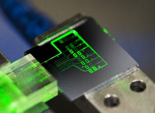 a photonic integrated diagnostic biosensor chip showing aMZI transducers
